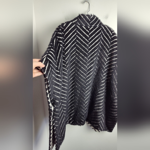 NEW Marina Rinaldi fuzzy coat textured print wool blend cape black alpaca - Picture 15 of 15